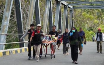 Sejumlah Akses Masih Sulit Terhubung, Jembatan hingga Jalan Retak Dompet Dhuafa Evakuasi Ibu Hamil