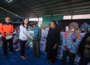 Forum TJSLBU Karo Salurkan Bantuan ke Pengungsi Sinabung