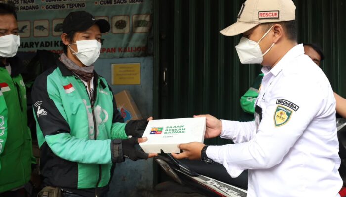 Bantu Pekerja Rentan Terdampak Abu Vulkanik, BAZNAS RI Kembali Salurkan Masker dan Makanan