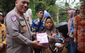 Peduli Tumbuh Kembang Anak, Kapolres Kepahiang Sambangi Anak Asuh dan Berikan Bantuan Gizi
