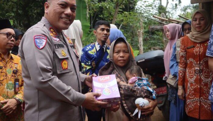 Peduli Tumbuh Kembang Anak, Kapolres Kepahiang Sambangi Anak Asuh dan Berikan Bantuan Gizi