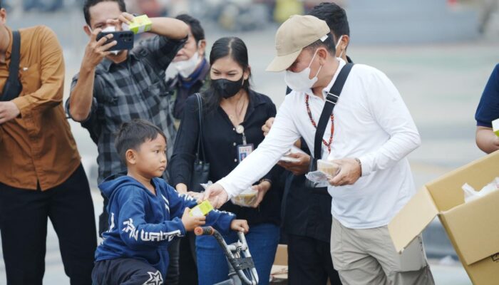 Gubernur Kalteng Bagikan Masker dan Dorong Penguatan Penanganan Dampak Karhutla