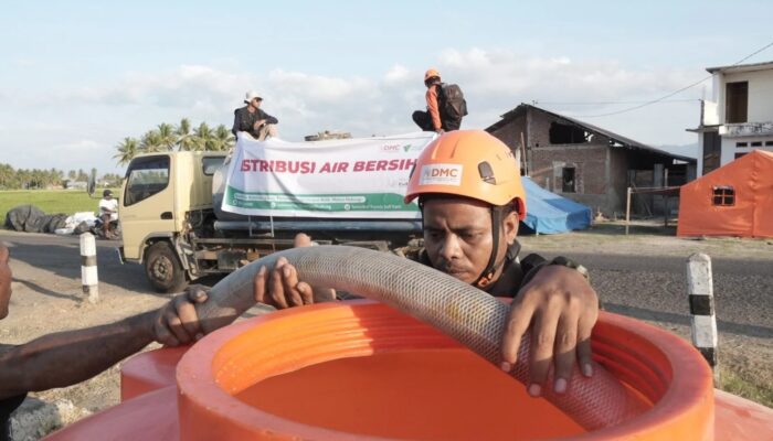 Pasca Gempa Di Tengah Kekeringan, DMC Dompet Dhuafa Distribusikan Air Bersih Bagi Penyintas Gempa