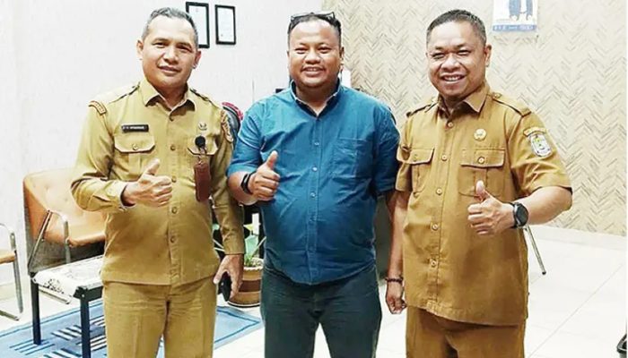PT TH Indo Plantations Salurkan Bantuan Rp626.359.200 untuk Penimbunan Jalan Lintas Bono 2,2 KM