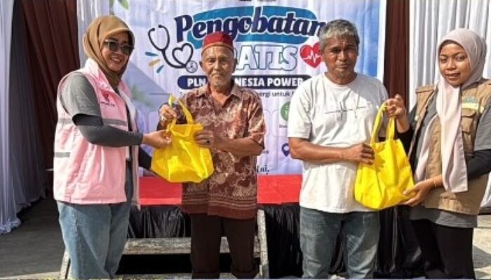 PLN Indonesia Power UBP Pangkalan Susu Salurkan Bantuan Sembako kepada Masyarakat