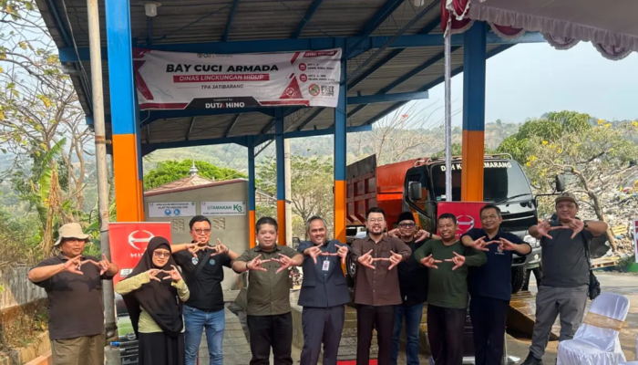Dukung Kebersihan Armada Sampah, Duta Hino Bangun Bay Cuci di TPA Jatibarang