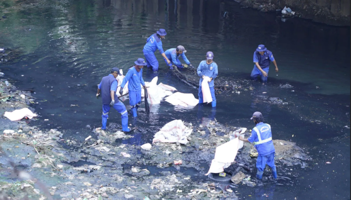Peringati Hari Sungai dan World Cleanup Day, TelkomGroup Angkut 5,1 ton Sampah dari Kali Krukut