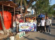 Bantu Atasi Krisis Air, PT PTK Bersama PWI Kotabaru Salurkan Bantuan Air Bersih