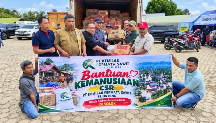 PT Kemilau Permata Sawit Serahkan Bantuan untuk Korban Galodo di Solok