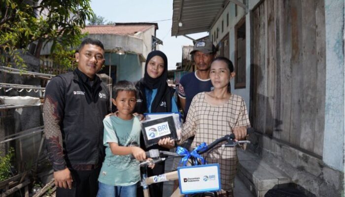 BRI Peduli Wujudkan Mimpi Kecil Mahesa, Temani Langkahnya Menuju Cita-Cita dengan Bantuan Sepeda