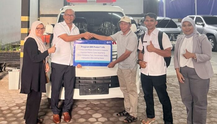 BRI Panyabungan Serahkan Ambulans kepada Yayasan Rahmi Cipta Sejahtera