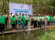 Oakwood Premier Cozmo Jakarta Mengambil Langkah Nyata Peringati World Cleanup Day Melalui Pembersihan Bantaran Sungai dan Penanaman Mangrove