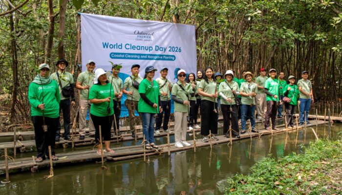 Oakwood Premier Cozmo Jakarta Mengambil Langkah Nyata Peringati World Cleanup Day Melalui Pembersihan Bantaran Sungai dan Penanaman Mangrove