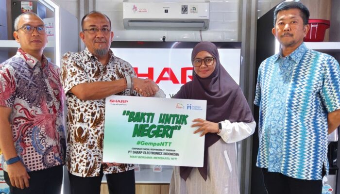 Sharp Indonesia Salurkan Bantuan bagi Warga Terdampak Gempa NTT