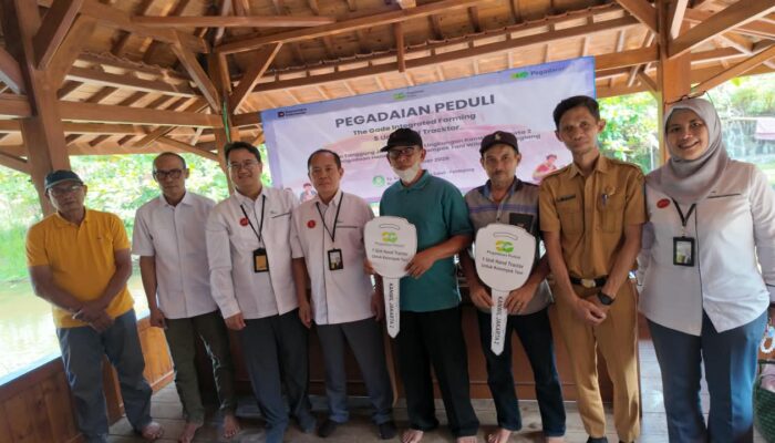 Dukung Ketahanan Pangan Banten, PT Pegadaian Serahkan Bantuan 7 Unit Traktor untuk Kelompok Tani di Pandeglang dan Serang
