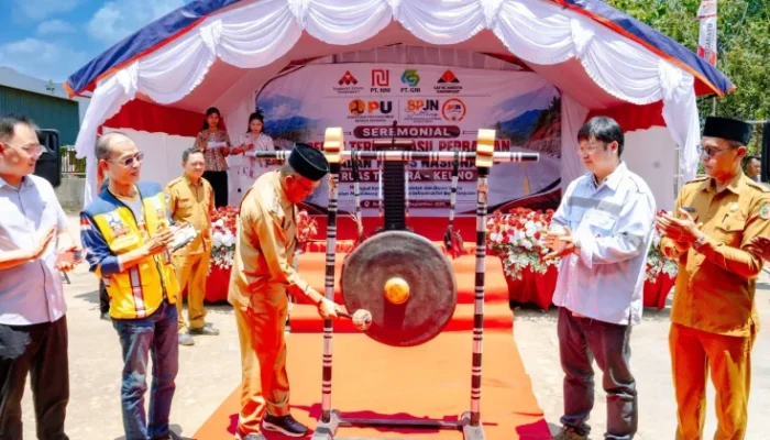 CSR Industri Perkuat Infrastruktur, Jalan Nasional Tompira–Keuno Dibeton Rp7,15 Miliar