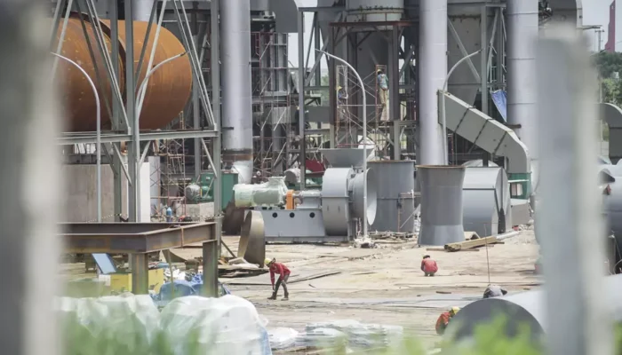 Industri Tumbuh, Kemiskinan Tak Kunjung Surut