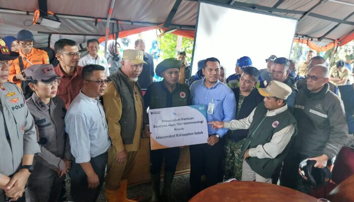 Tahap Pertama, BSI Salurkan Bantuan untuk Penyintas Banjir Bandang di Solok, Sumatra Barat
