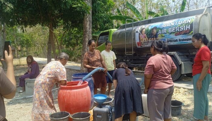 BPBD Grobogan Bersama PT Podo Rukun dan PT KAI Salurkan 38.000 Liter Bantuan Air Bersih