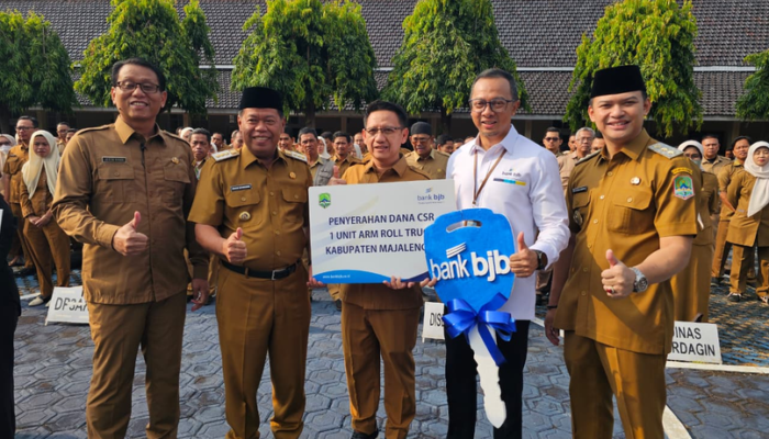 DLH Majalengka Terima Bantuan Mobil Pengangkut Sampah dari CSR Bank BJB