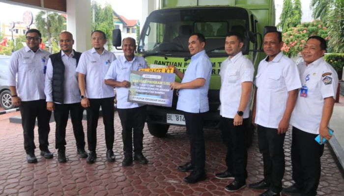 Pemko Lhokseumawe Terima Bantuan Truk Sampah Dari PT PIM