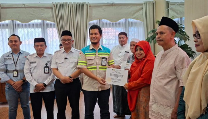 Adaro Gelontorkan Dana CSR untuk Bantuan Sekolah ke Luar Negeri