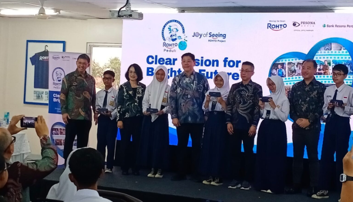 Rohto Peduli Kesehatan Mata, 2.000 Kacamata Gratis Dibagikan di 5 Daerah
