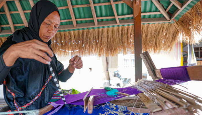 Pertamina Patra Niaga Dukung Perempuan Lombok Merajut Masa Depan Lewat Mina Tenun