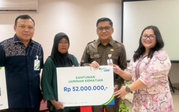 BPJS Ketenagakerjaan Cikarang Serahkan Santunan JKM perkuat Sinergi CSR