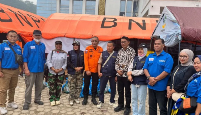 Wartawan SMSI Salurkan Bantuan Kemanusiaan ke Solok