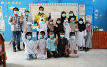 CPM Salurkan 700 Dus Masker Bagi Pelajar untuk Antisipasi Asap di Kota Palu