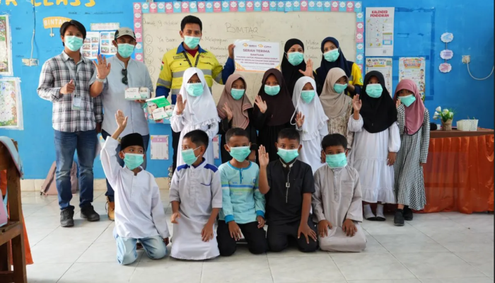 CPM Salurkan 700 Dus Masker Bagi Pelajar untuk Antisipasi Asap di Kota Palu