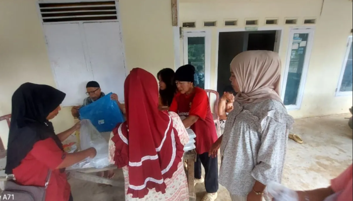 Bantuan TJSL PLN UID Sumbar, Hadir Menguatkan Warga Terdampak Banjir di Guo Kuranji