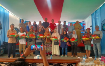Perumda AMGP Singkawang Salurkan 1.000 Paket Sembako Murah untuk Warga