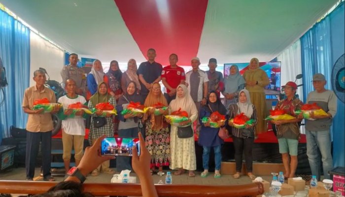 Perumda AMGP Singkawang Salurkan 1.000 Paket Sembako Murah untuk Warga
