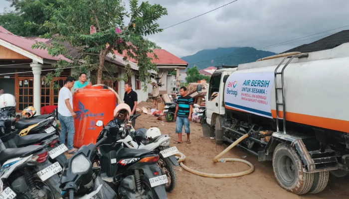 BNI Gerak Cepat Bantu Warga Terdampak Banjir di Padang, Salurkan Pangan dan Air Bersih