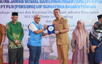 PLN Salurkan TJSL untuk Pendidikan dan UMKM di Meranti, Wabup: Listrik Andal Kunci Investasi