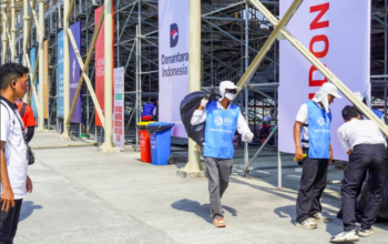 Di Balik Deru Motor MotoGP Mandalika, Ratusan Relawan BRI Peduli Bergerak Jaga Kebersihan Lingkungan