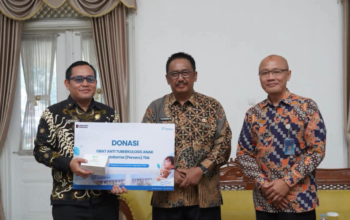 Bagian Dari Program TJSL, Pemkab Sukabumi Terima Bantuan Obat Anti TBC Dari Indofarma