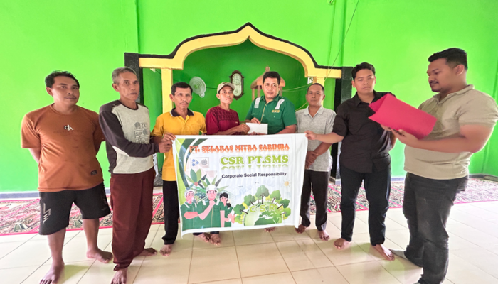 PT. Selaras Mitra Sarimba Salurkan Bantuan CSR di Desa Giri Purno, Tebo