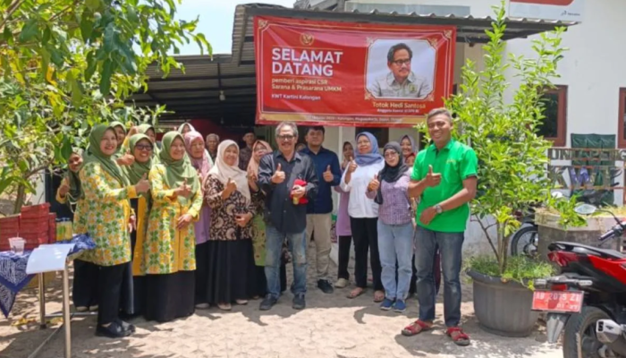 Totok Hedi Serahkan Bantuan TJSL Pegadaian untuk KWT di Sleman