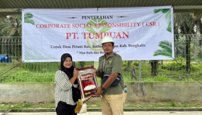 PT Tumpuan Salurkan 200 Paket Sembako untuk Warga Desa Petani Bengkalis