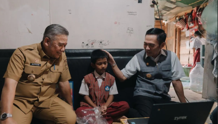 4.000 Anak di Palembang Terima Bantuan Laptop dan Kuota Internet
