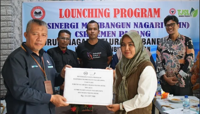 Semen Padang Kucurkan Rp111,9 Juta untuk 125 Warga Bandar Buat
