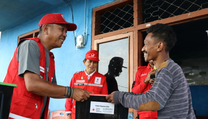PMI Jaksel Salurkan Paket Kebersihan untuk Penyintas Gempa NTT-Flores