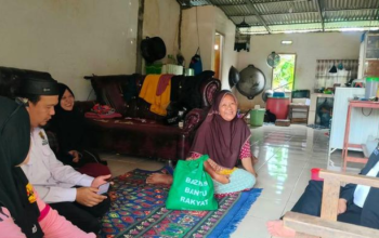 BAZNAS Provinsi Bengkulu Salurkan Bantuan Paket Sembako Kepada Ibu Aminah di Selebar