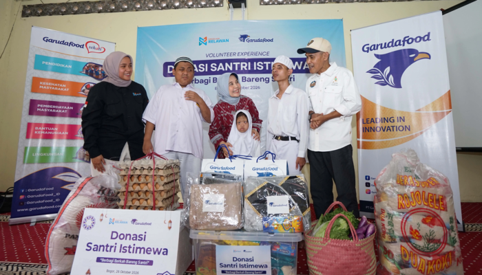 Garudafood Salurkan Donasi untuk Santri Tunanetra di Bogor