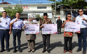 HUT ke-81, KAI Divre II Sumbar Salurkan Rp100,3 Juta untuk Pendidikan, Sanitasi, dan Masjid