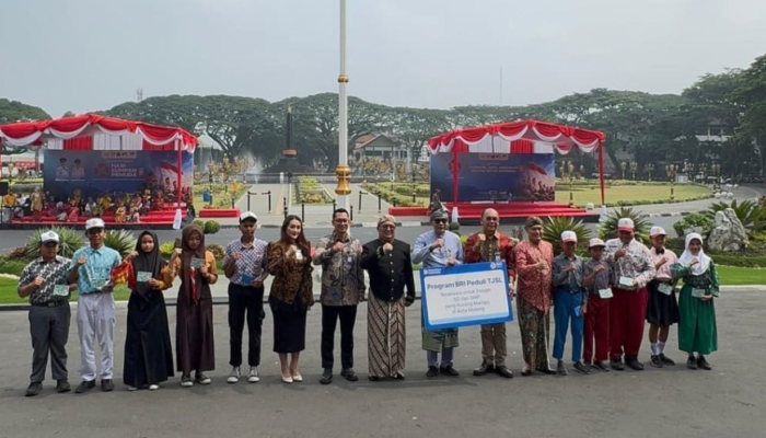 Peringati Hari Sumpah Pemuda ke-98, BRI Malang Kawi Beri Beasiswa kepada 300 Siswa Kurang Mampu