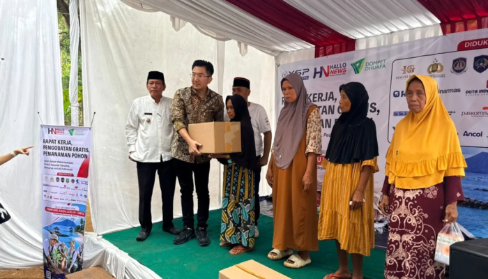 Ratusan Paket Sembako Dibagikan, Hallonews dan Dompet Dhuafa Hadirkan Kebahagiaan di Pandeglang